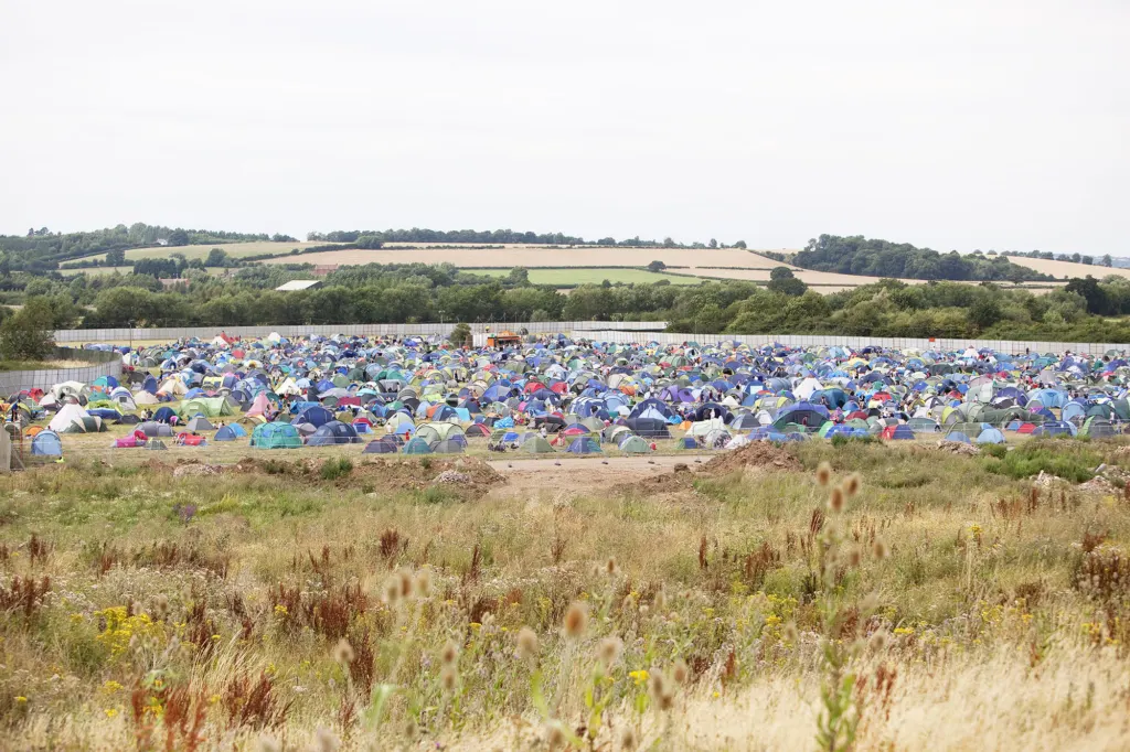Festivalgoers and atmosphere at Global Gathering 2010
